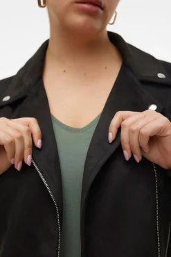 Jaqueta plus size com efeito pele