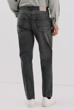 Jeans com corte afunilado