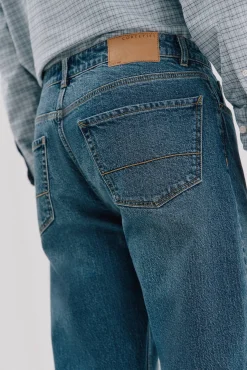 Jeans com corte afunilado
