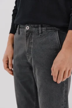 Jeans com corte afunilado
