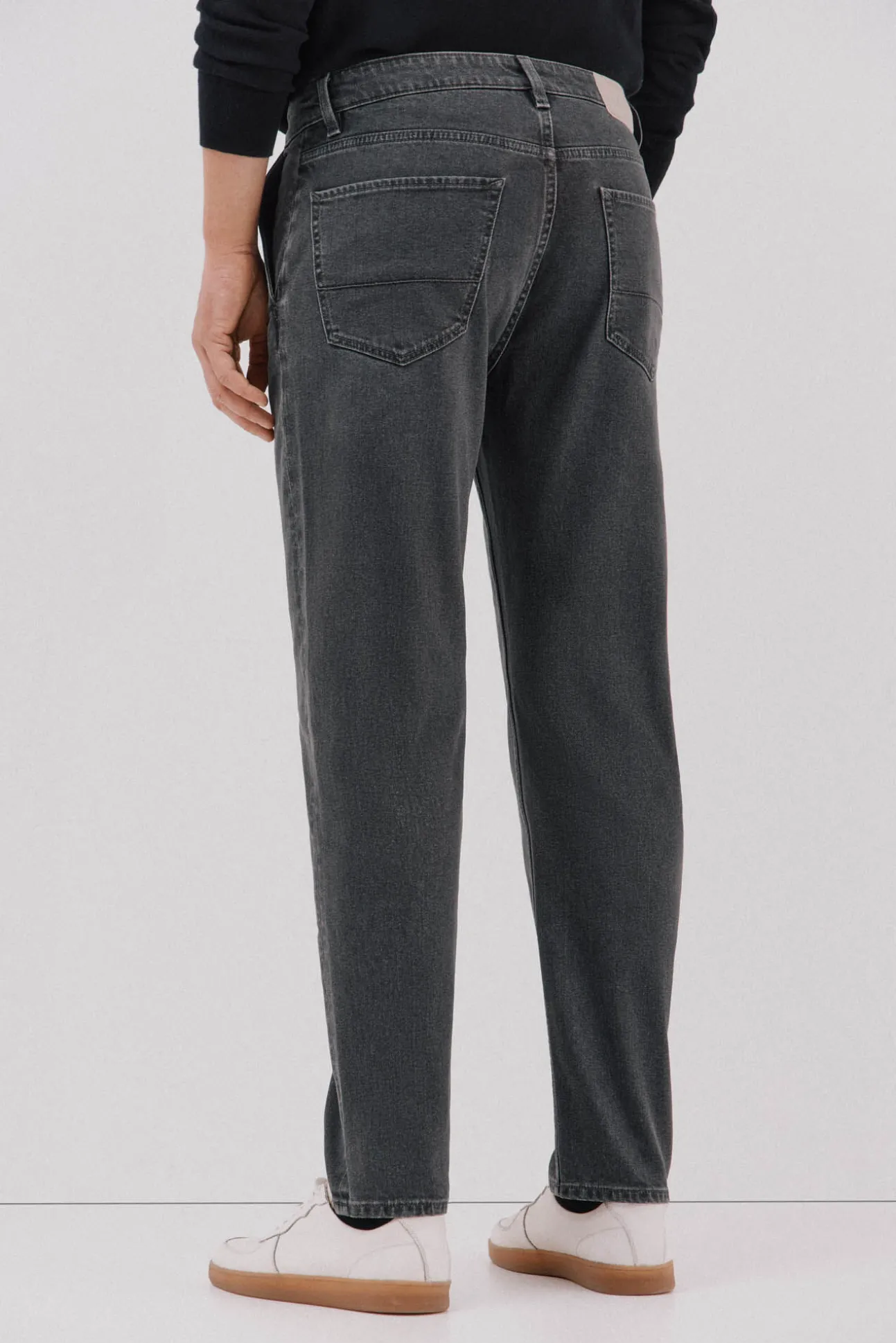 Jeans com corte afunilado