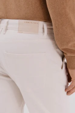 Jeans com corte afunilado