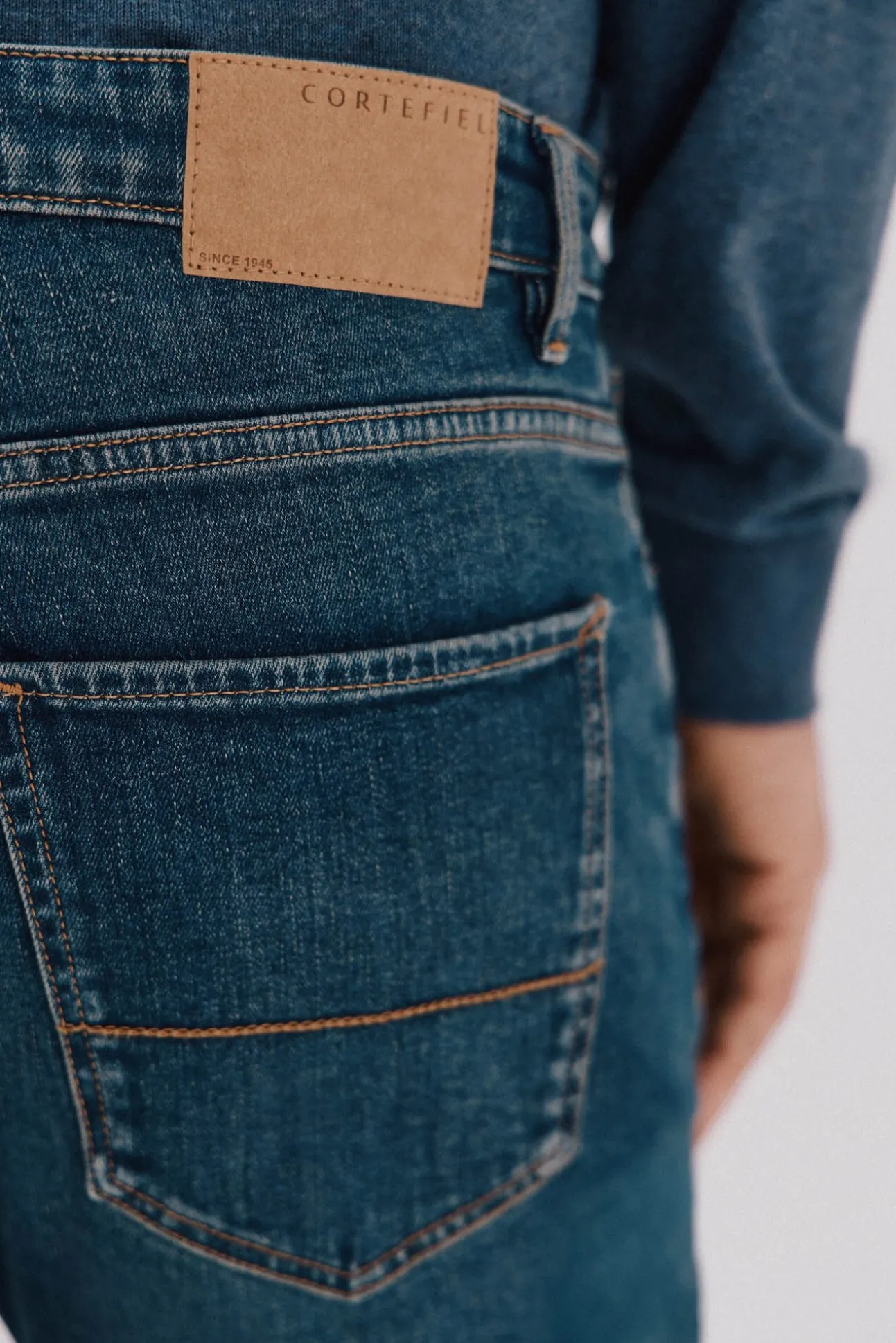 Jeans corte ajustado