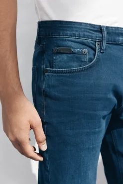Jeans corte ajustado