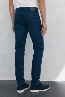 Jeans corte ajustado