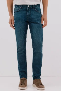 Jeans corte ajustado