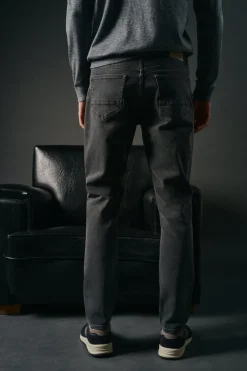 Jeans corte ajustado