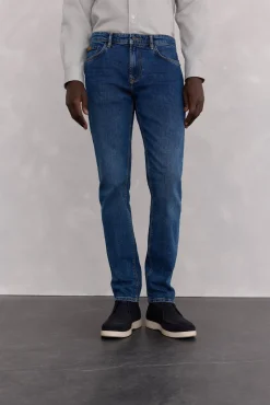 Jeans corte ajustado