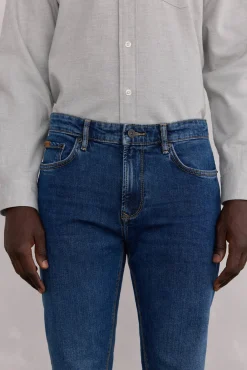 Jeans corte ajustado
