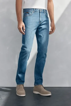Jeans corte ajustado