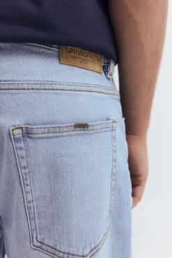 Jeans de corte reto com lavagem clara