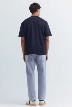 Jeans de corte reto com lavagem clara