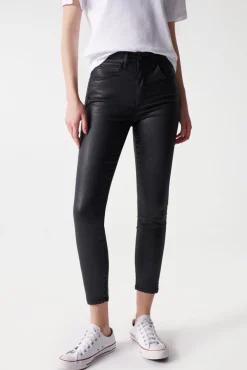 Jeans faith push in cropped com efeito coating
