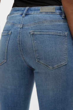 Jeans retas de cintura subida