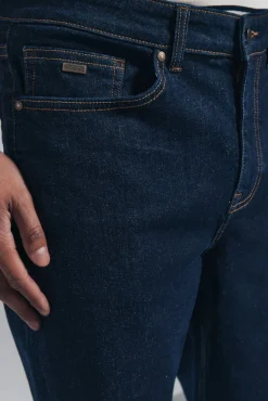 Jeans slim fit desbotado