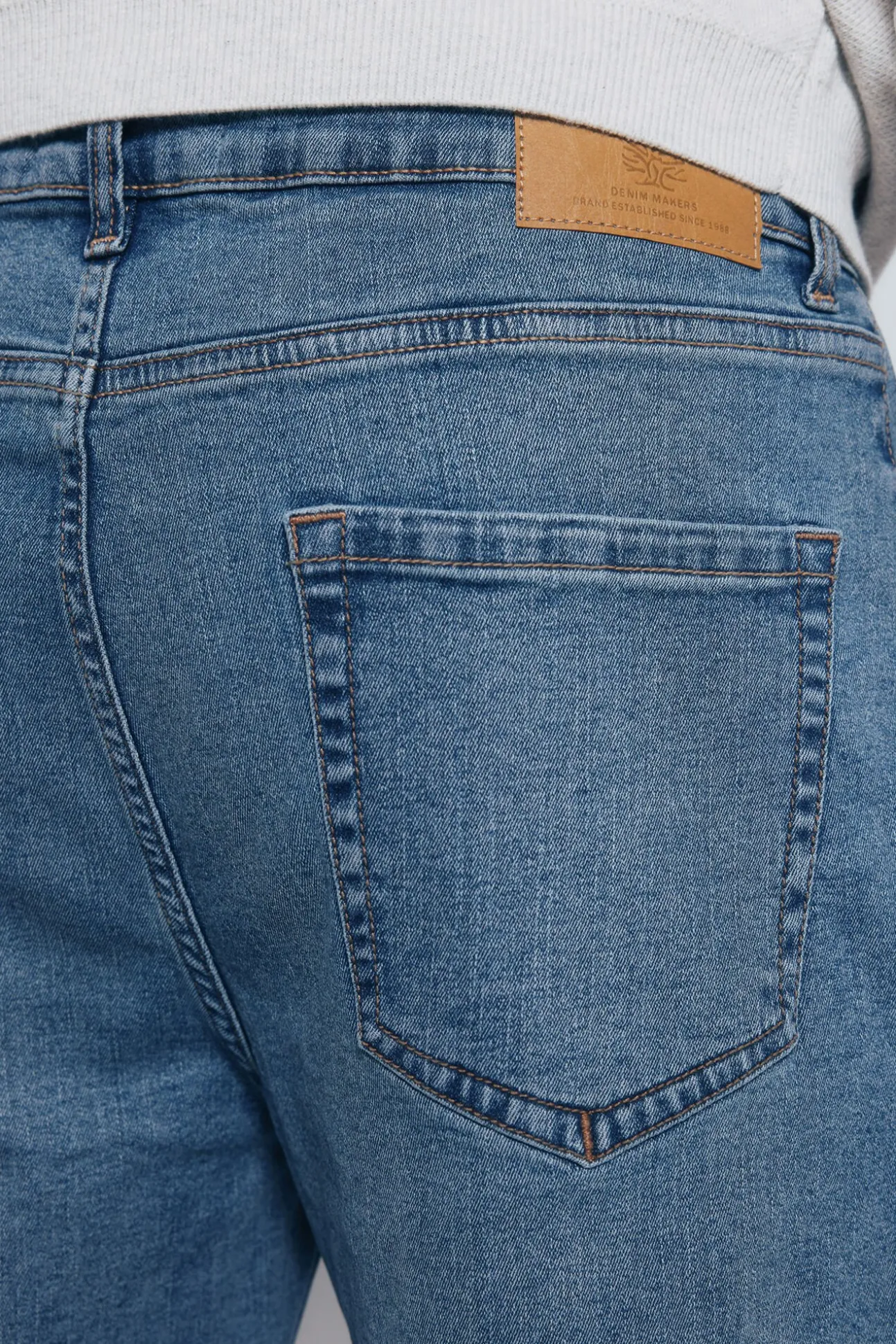 Jeans slim fit tingido
