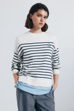 Jersey riscas combinado com bordado