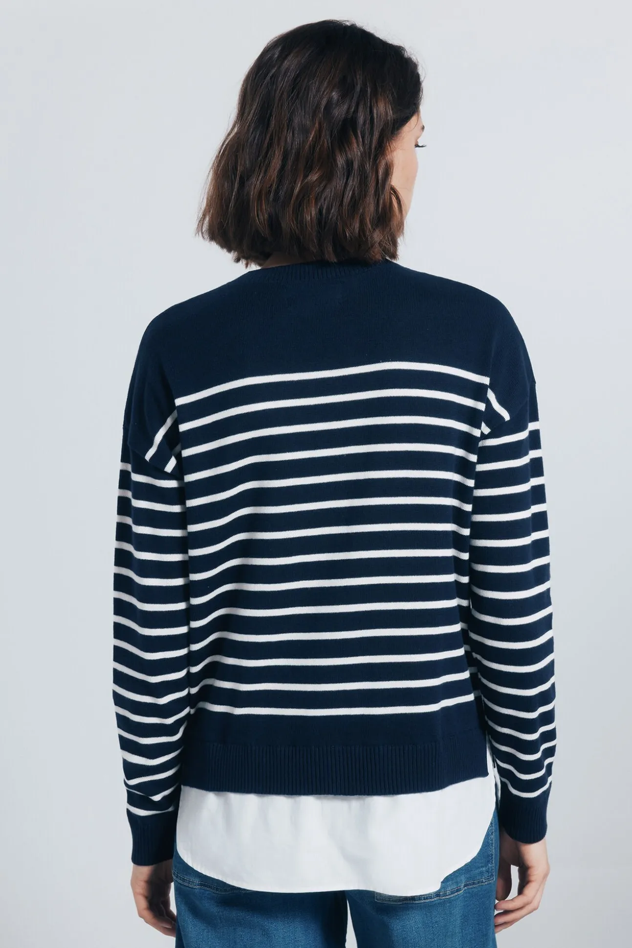 Jersey riscas combinado com bordado