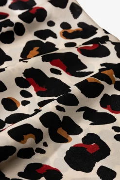 Lenço de cetim com estampado animal