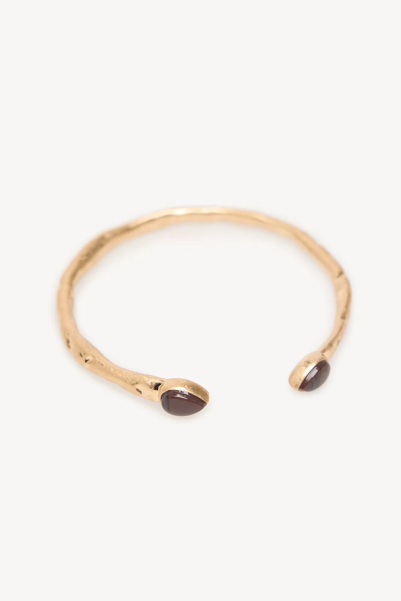 Leslie. Pulseira de pedra banhada a ouro