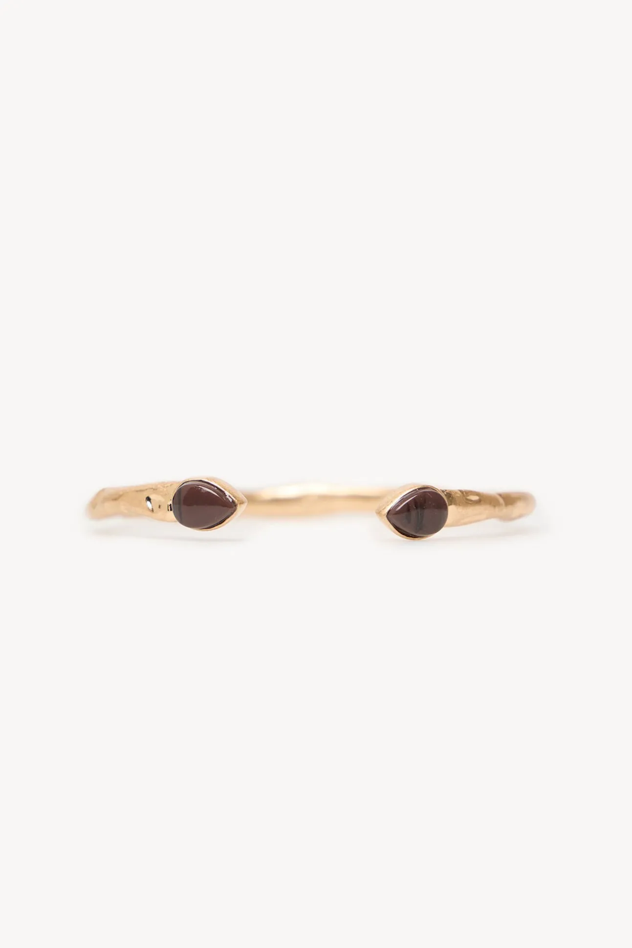 Leslie. Pulseira de pedra banhada a ouro