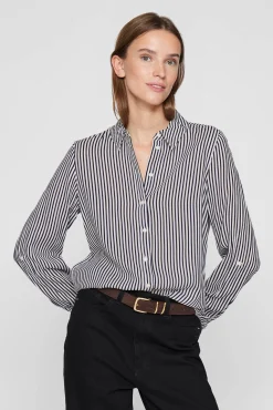 Long-sleeved shirt