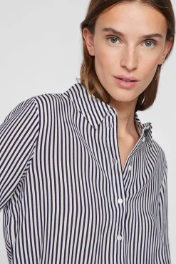 Long-sleeved shirt