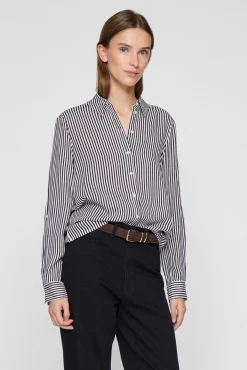 Long-sleeved shirt