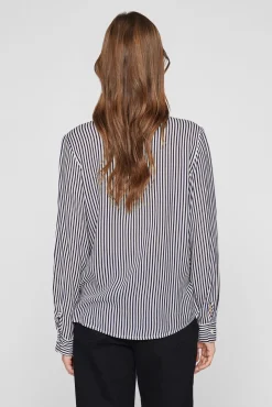 Long-sleeved shirt