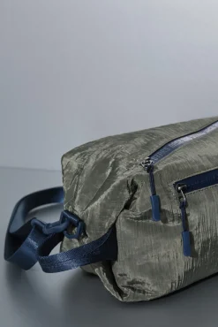 Mala de ombro em nylon cáqui acetinado