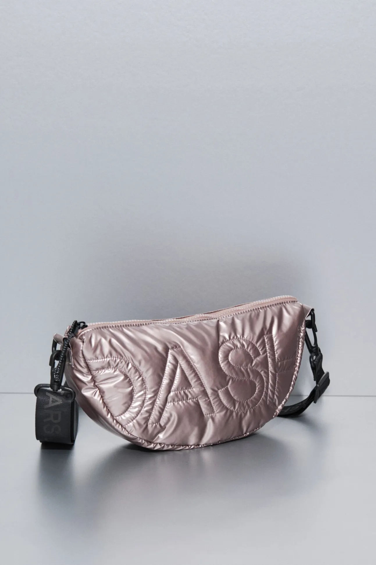 Mala de ombro em nylon rosa metálico