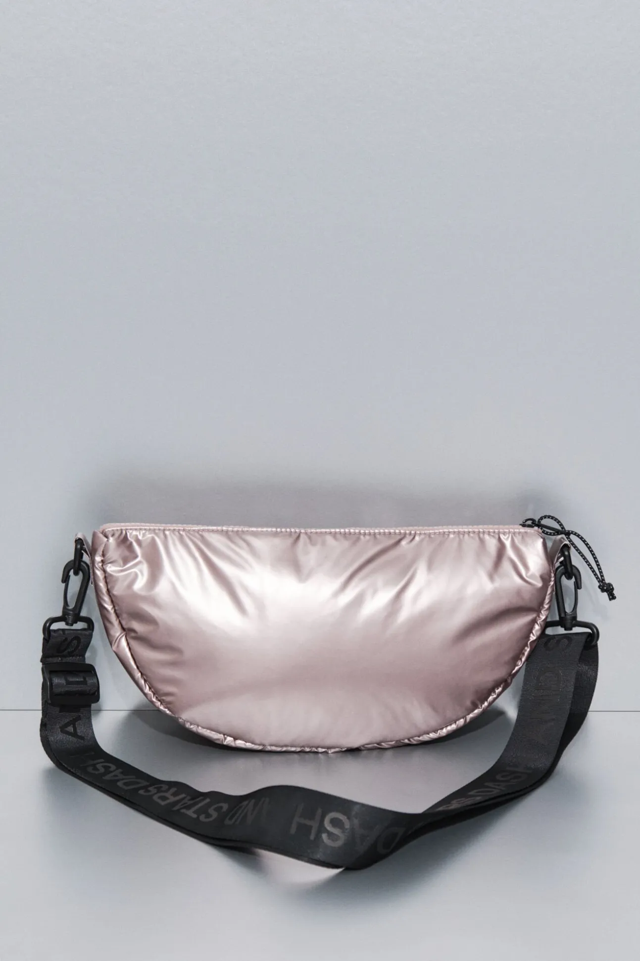 Mala de ombro em nylon rosa metálico