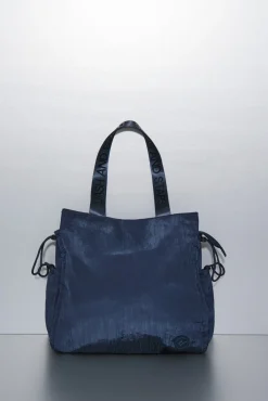 Mala tote de nylon acetinado azul