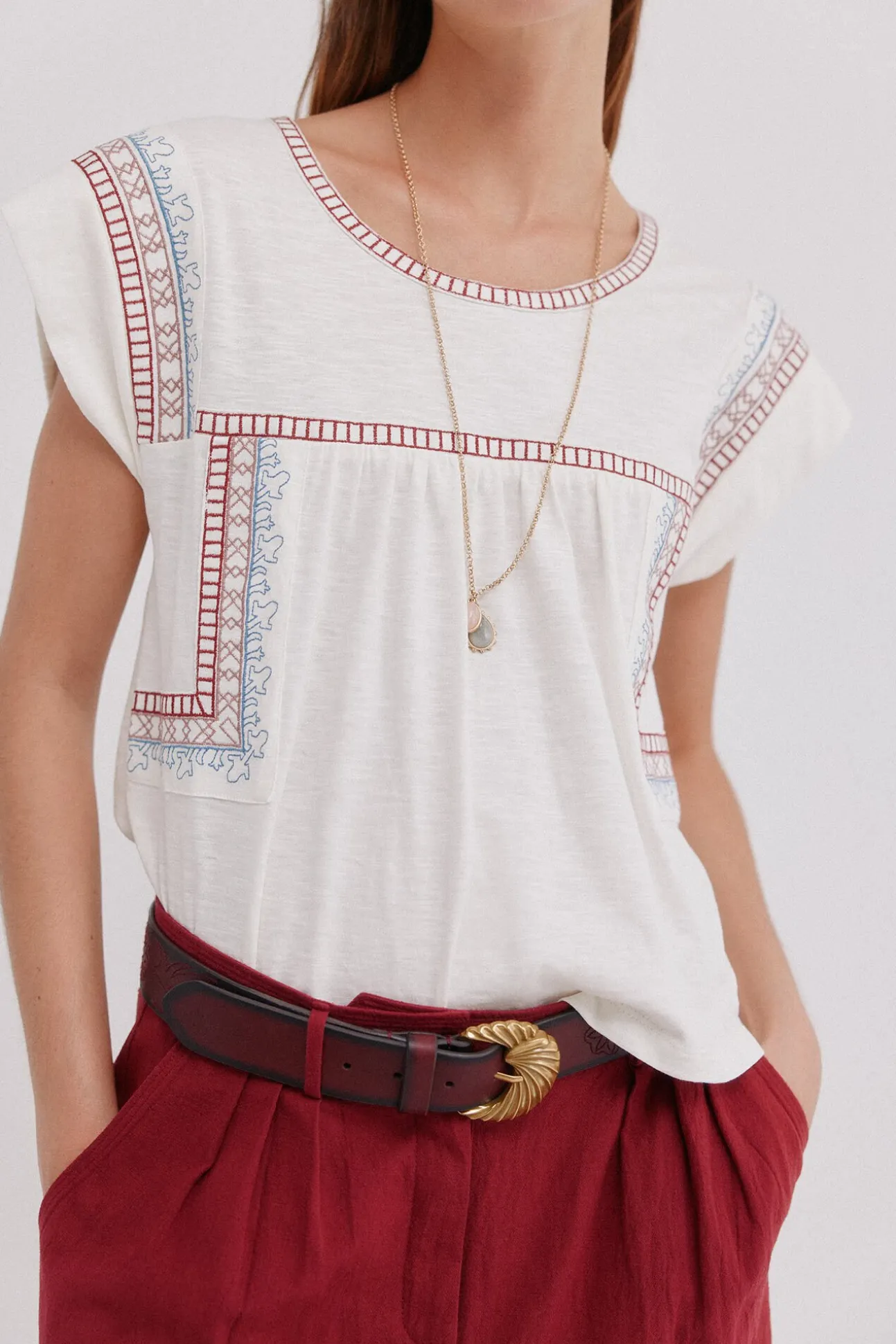 Malena. T-shirt bordada