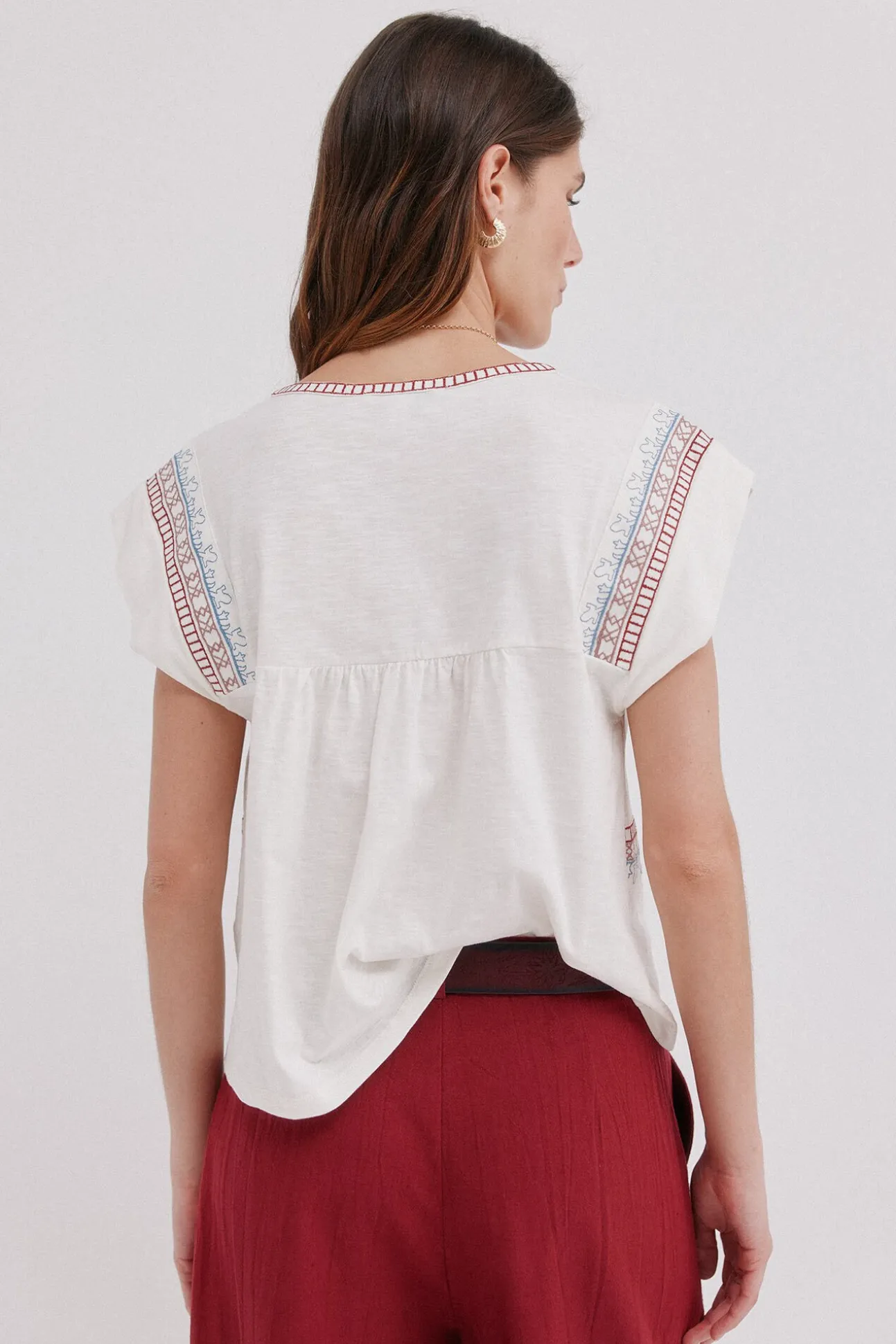 Malena. T-shirt bordada