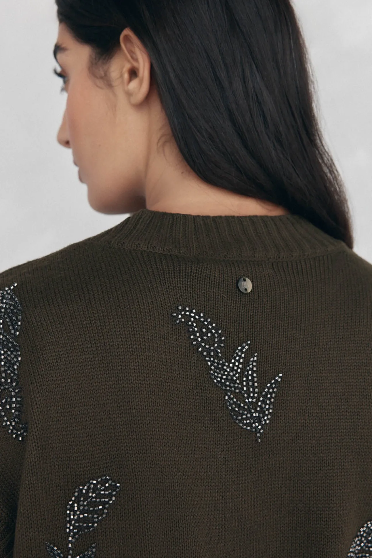 malha de bico e strass bordados