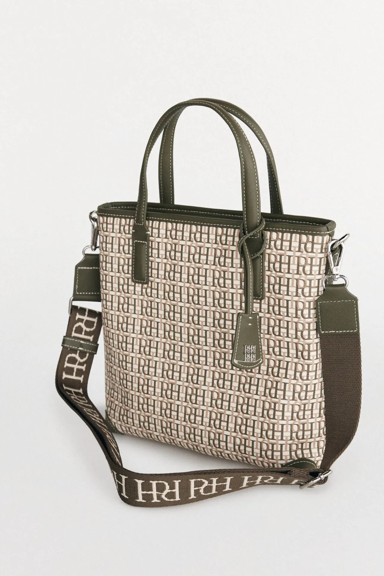 mini bolsa de mala de tiracolo tipo tote com monograma