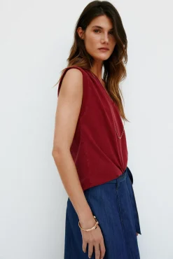 Mónica. Camiseta plissada