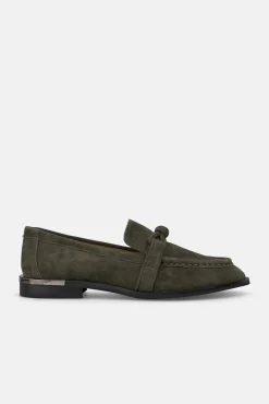 Mocassim com detalhe de nó