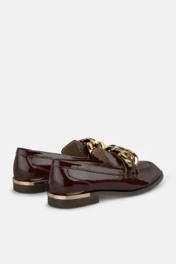 Mocassim com detalhe metálico