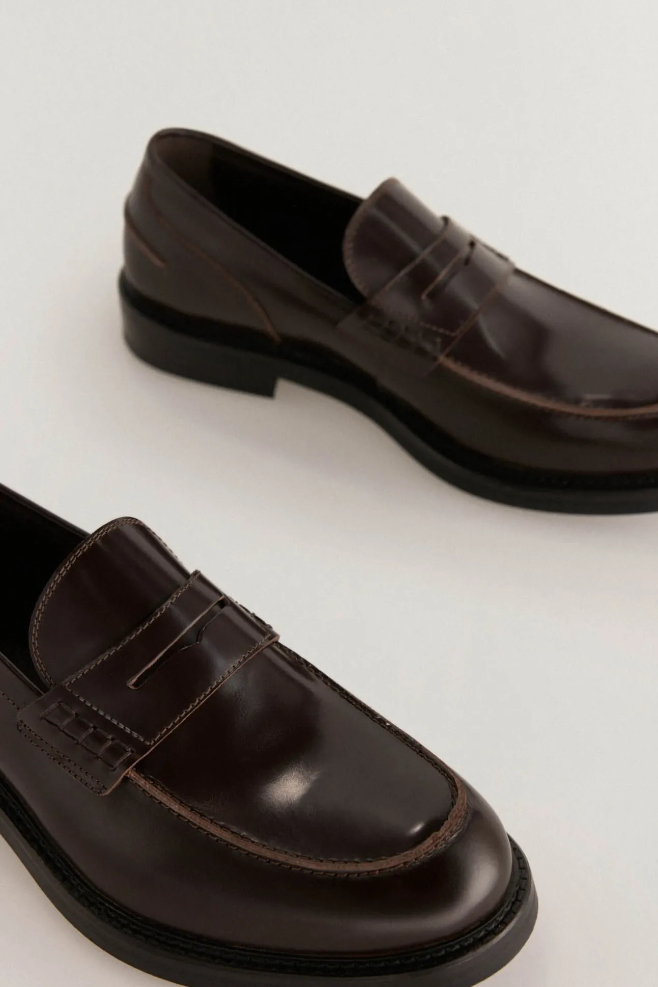 Mocassim vestir pele