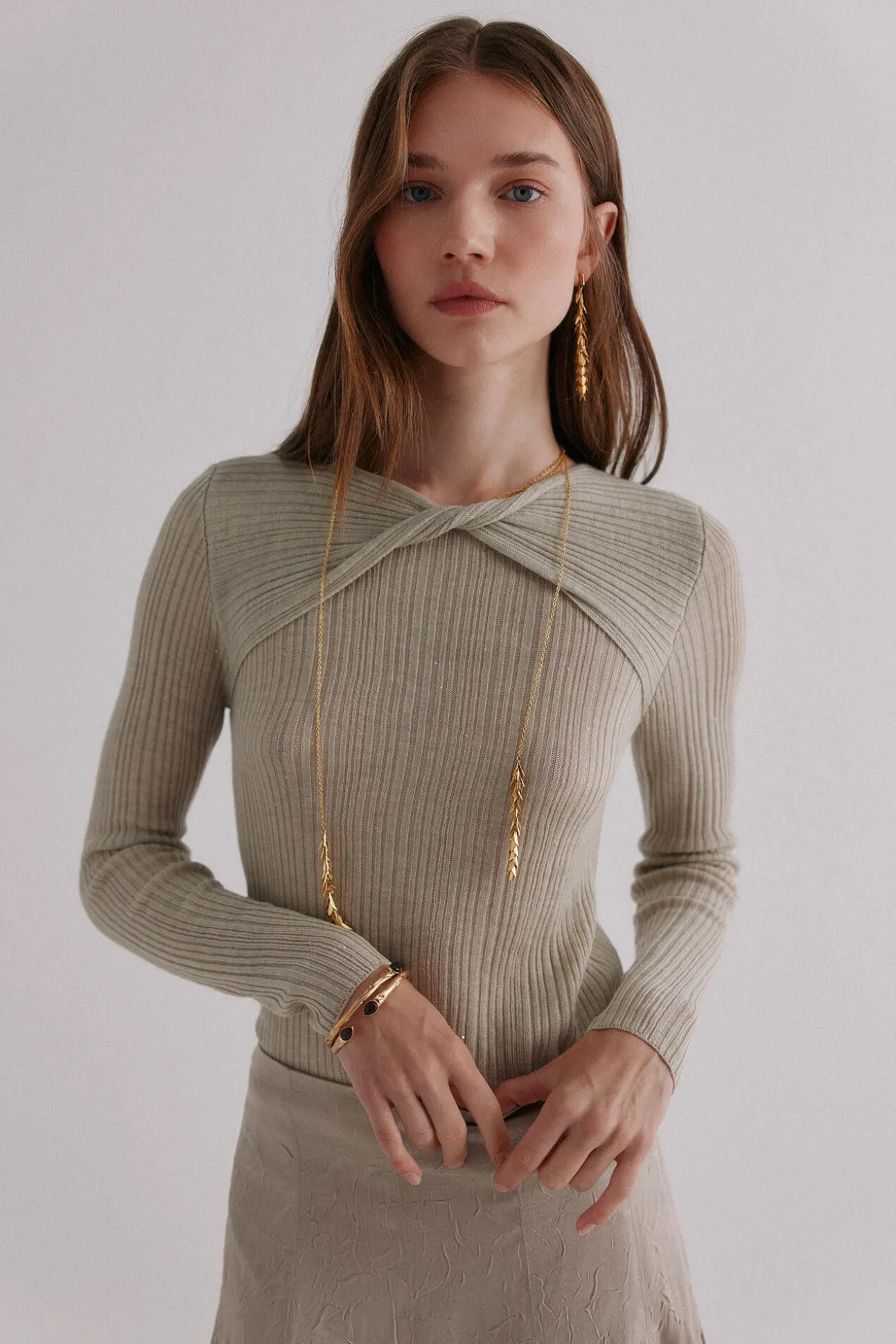 Nabila. Top com detalhe de nó