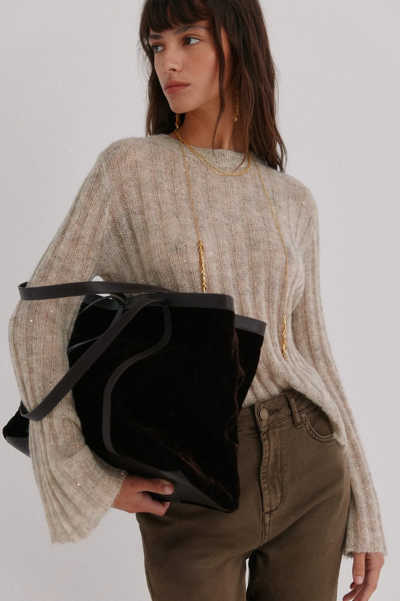 Neila. Bolsa de compras de veludo