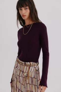 Nidia. Top com detalhe de ondas