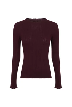 Nidia. Top com detalhe de ondas