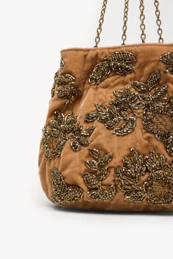 Nina. Bolsa de veludo e miçangas