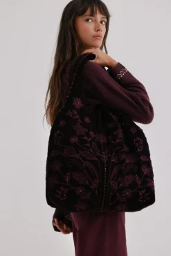 Nuria. Bolsa hobo de veludo bordado