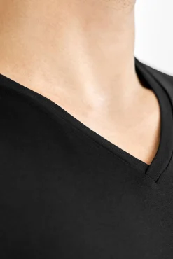 Pack de 2 t-shirts elásticas pretas com gola em bico