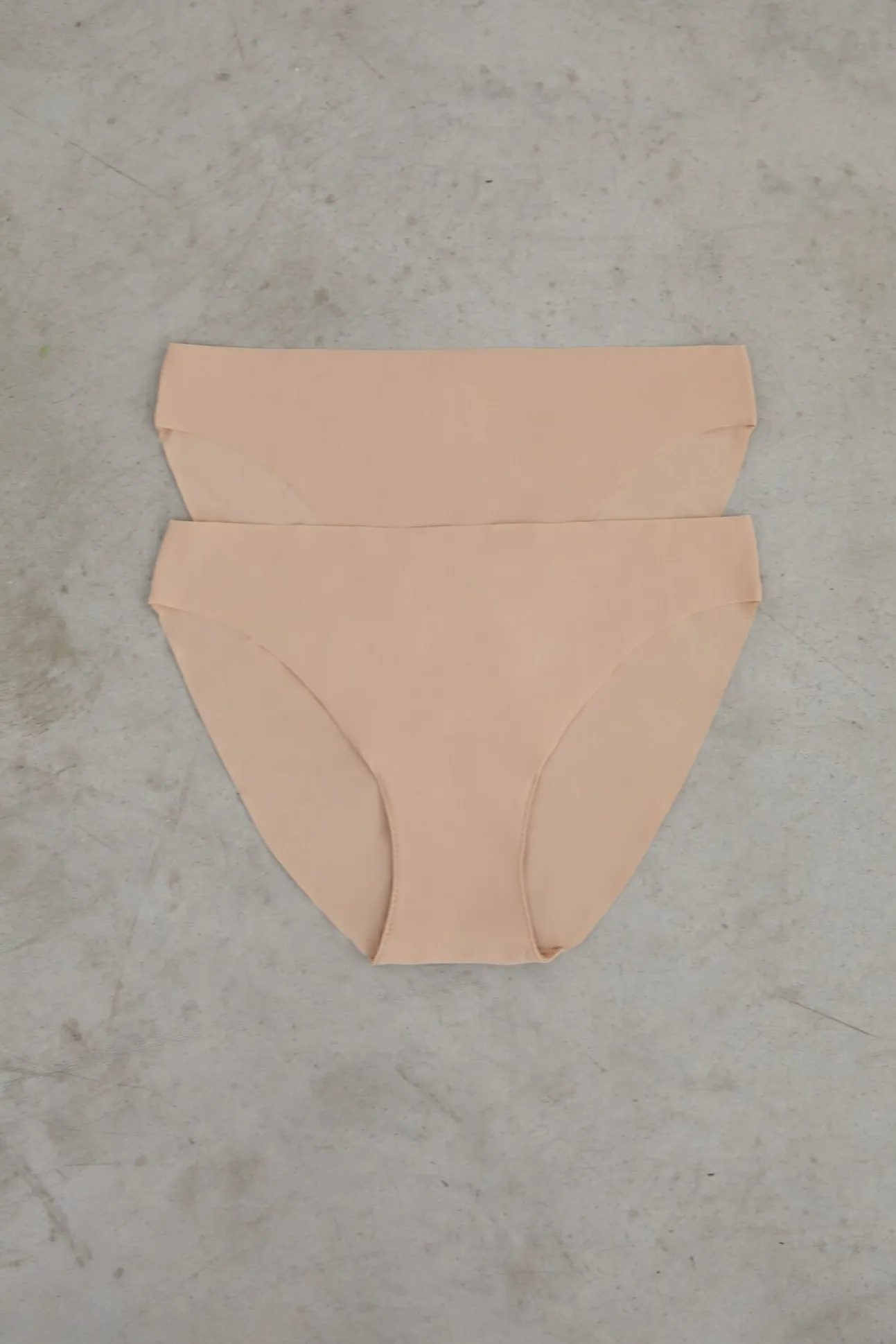 Pacote de 2 cuecas clássicas nude cortadas a laser