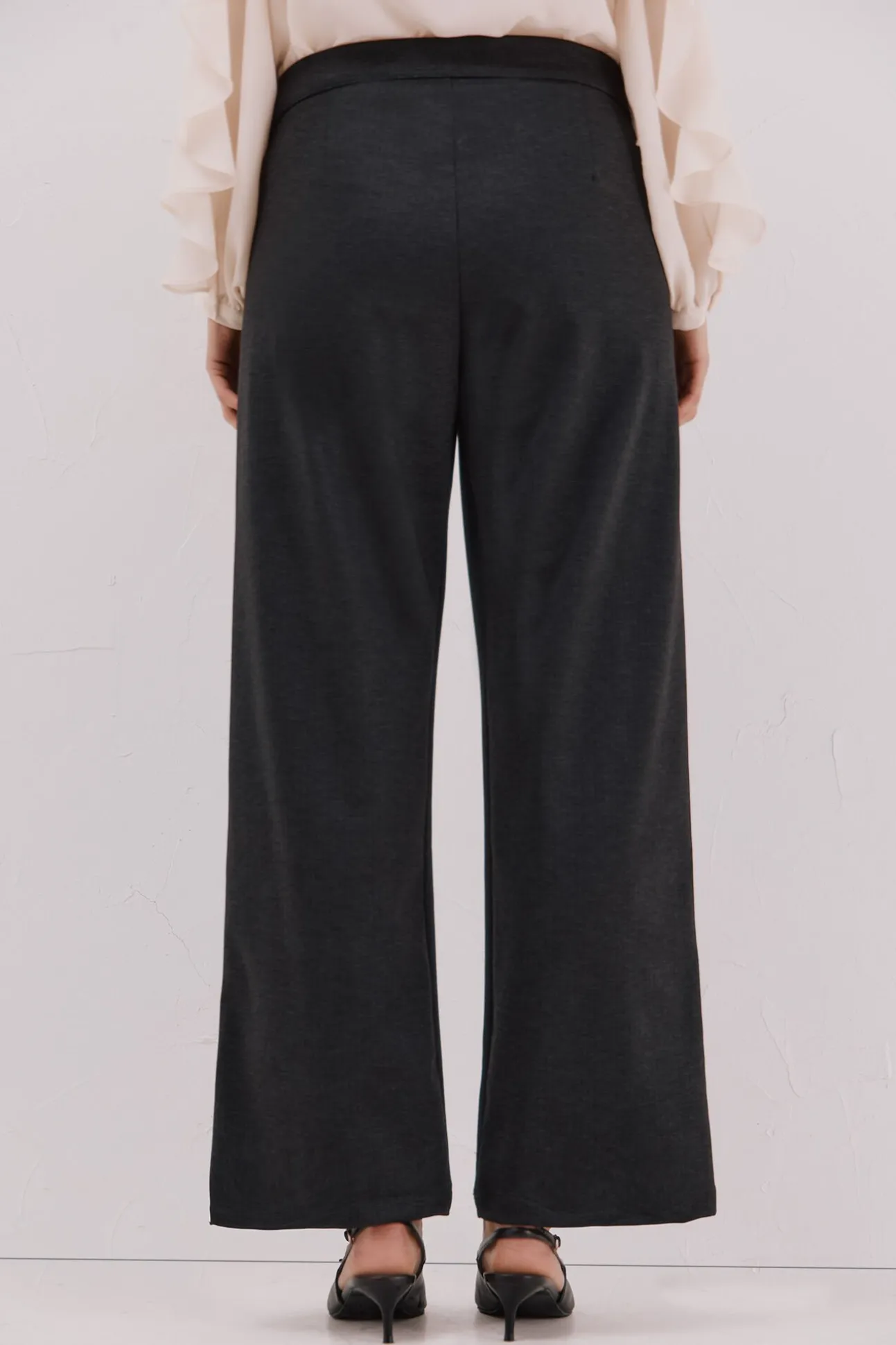 Pantalón punto roma espiga